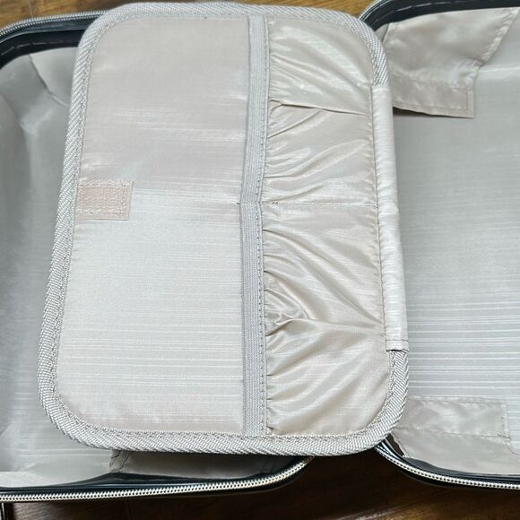 Triforce Avignon Collection Black Floral Hard Beauty Case Organizer - Picture 9 of 13